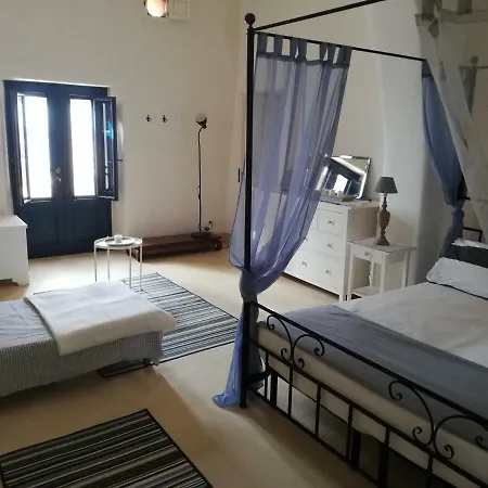 Alicudi Giardino Dei Carrubi- Al Gradino 365 Bed & Breakfast Room photo
